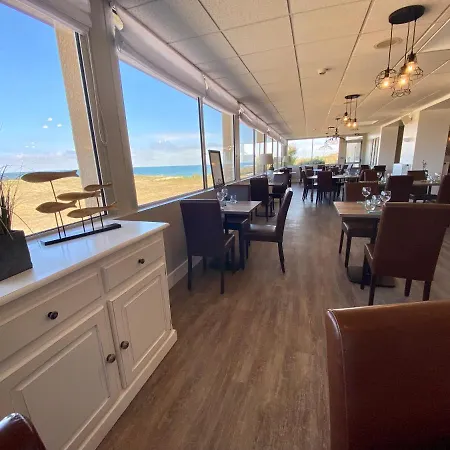 Club De La Plage Отель 3*